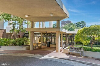 1600 N Oak St in Arlington, VA - Building Photo - Building Photo