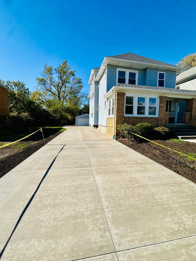 218 Niagara Falls Blvd, Unit Lower unit