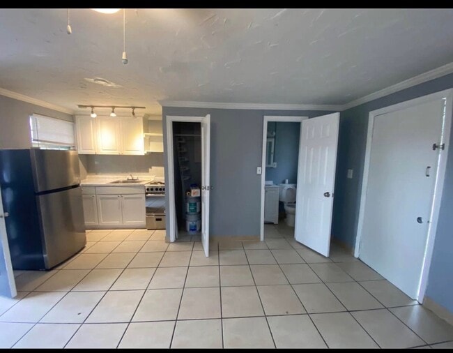 5325 Lark Ln