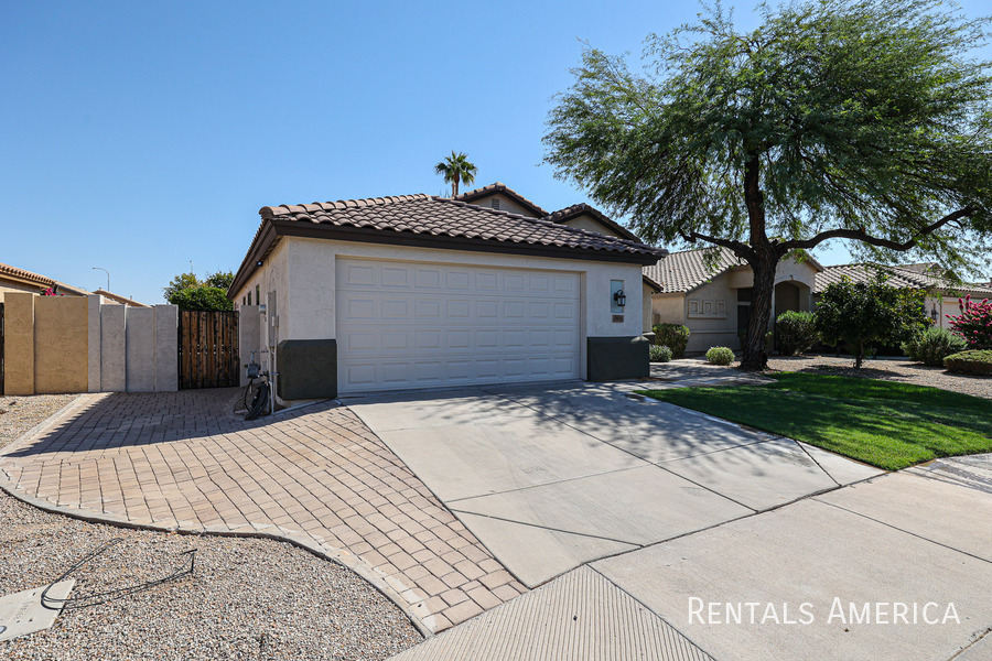 2621 S Holguin Way in Chandler, AZ - Building Photo