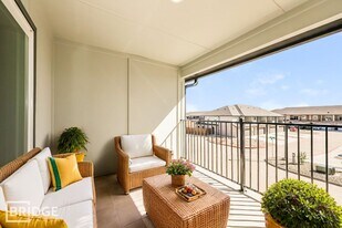 1057 W Golden Ln in Burleson, TX - Building Photo