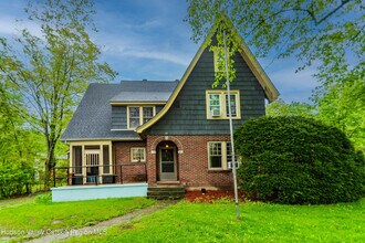 38 Plattekill Ave in New Paltz, NY - Foto de edificio - Building Photo
