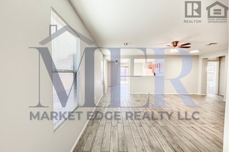 639 W Kingman Loop in Casa Grande, AZ - Building Photo - Building Photo