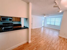 4521 W McNab Rd in Pompano Beach, FL - Building Photo