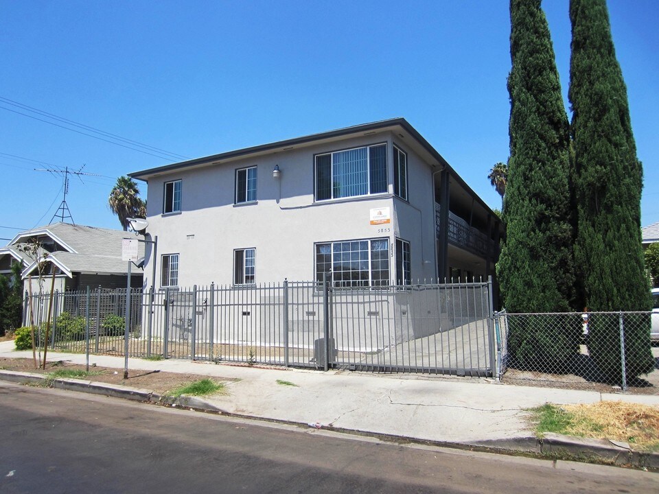 5853 Lexington Ave in Los Angeles, CA - Building Photo