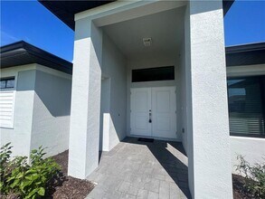 619 NW 38th Pl in Cape Coral, FL - Building Photo - Building Photo