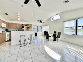 8491 Heather Pl in Boynton Beach, FL - Building Photo