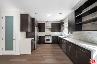 1745 S Barrington Ave in Los Angeles, CA - Building Photo - Building Photo