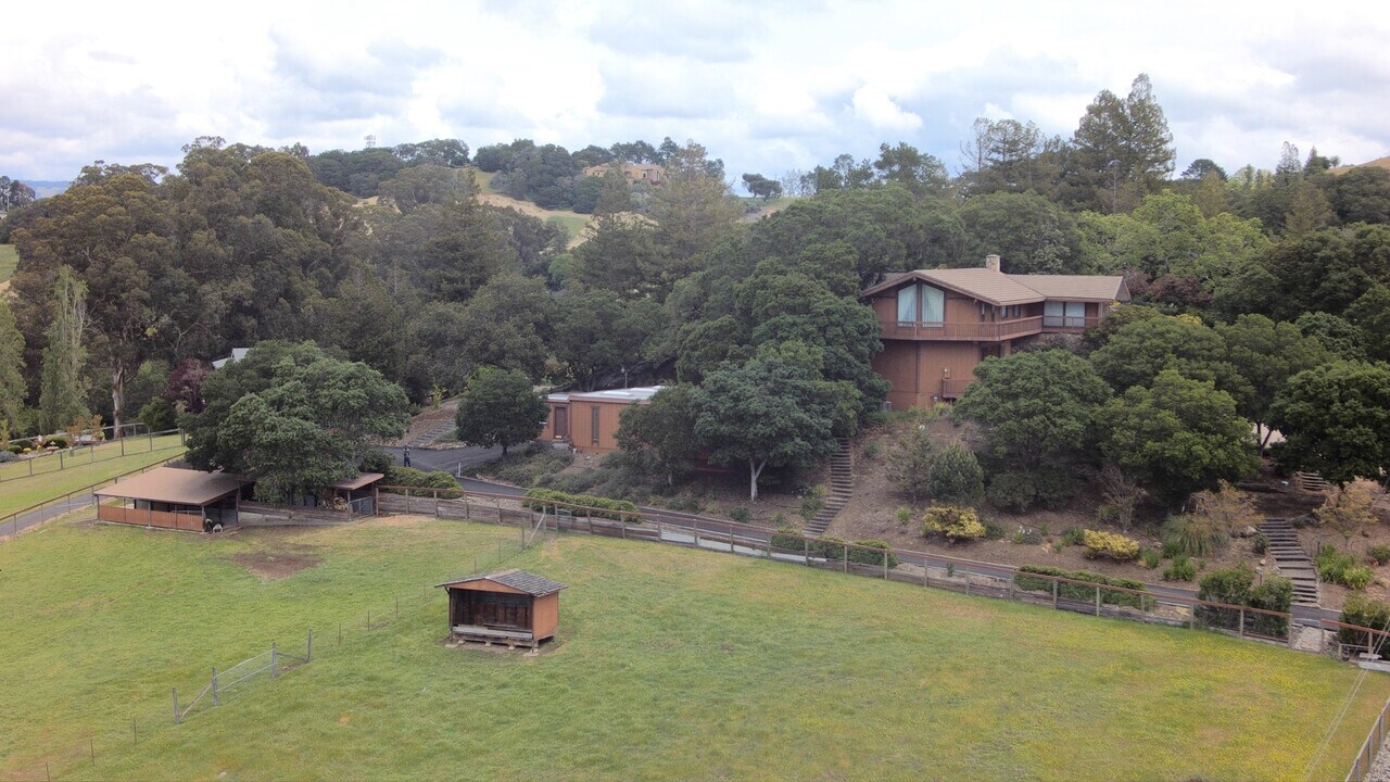 164 Purrington Rd in Petaluma, CA - Building Photo