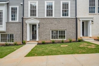 3165 Dogwood Dr in Hapeville, GA - Building Photo - Building Photo