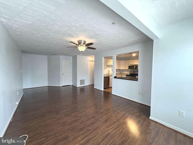 689 Winding Stream Way in Odenton, MD - Building Photo - Building Photo