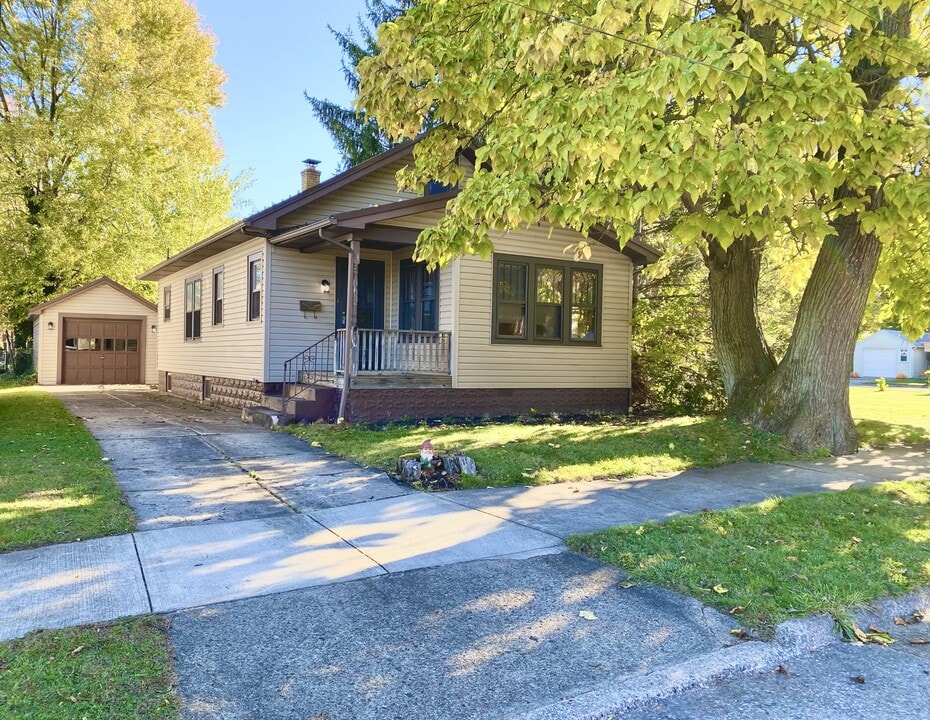 2817 Emerson Ave in Erie, PA - Building Photo