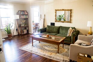 1830 Moser Ave, Unit M100 in Dallas, TX - Building Photo