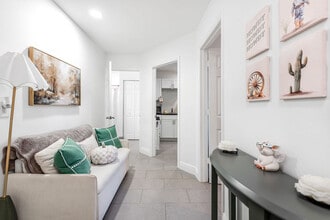 147 Granada St in Royal Palm Beach, FL - Building Photo - Building Photo