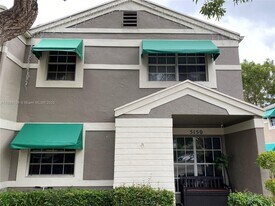 5150 Lake Loop Rd in Cooper City, FL - Building Photo
