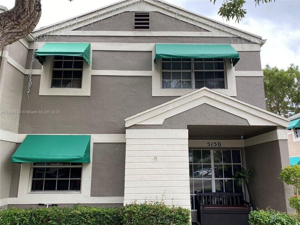 5150 Lake Loop Rd in Cooper City, FL - Building Photo