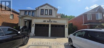 3577 Colonial Dr in Mississauga, ON - Building Photo