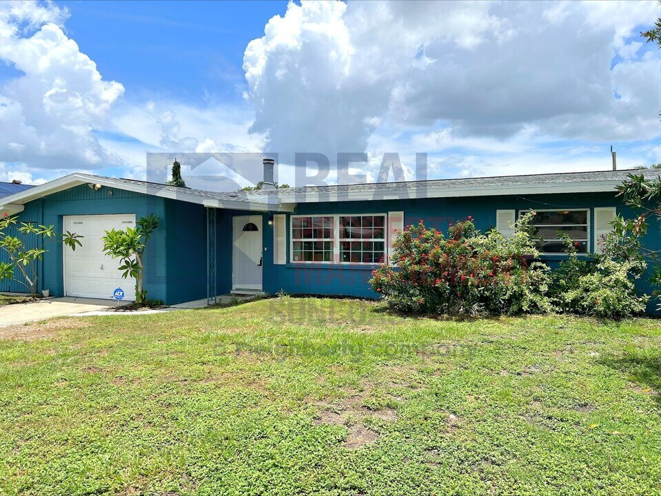 5715 Nutmeg Ave in Sarasota, FL - Building Photo