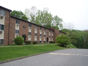 Oak Tree Gardens Apartments in Wappingers Falls, NY - Building Photo - Building Photo