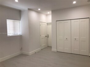 5265 SW 78th St in Miami, FL - Building Photo - Building Photo