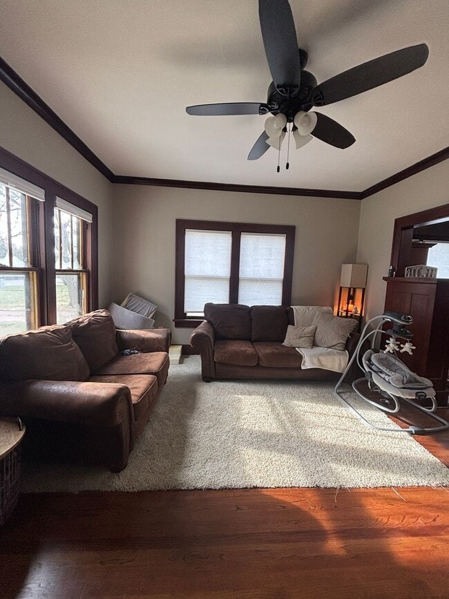 property at 858 S 4th St