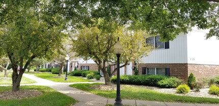 Willow Moor Townhouses II in Jefferson, OH - Building Photo - Building Photo