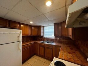 2198 NW 153rd St in Opa Locka, FL - Foto de edificio - Building Photo