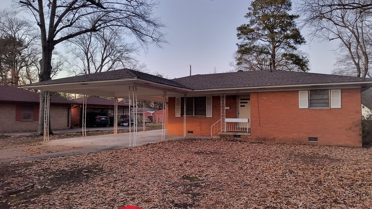 29 Southwood Dr in Pine Bluff, AR - Building Photo