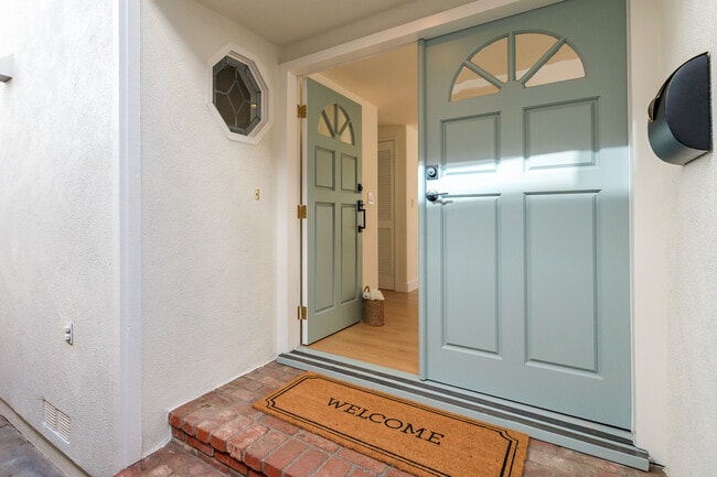 1504 N Poinsettia Ave in Manhattan Beach, CA - Building Photo - Building Photo