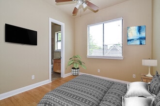 5629 Longview St in Dallas, TX - Foto de edificio - Building Photo