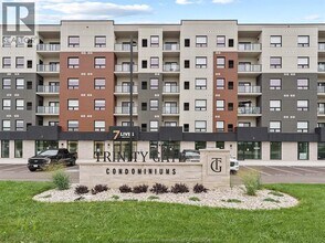 4755 Walker Rd in Windsor, ON - Building Photo - Building Photo