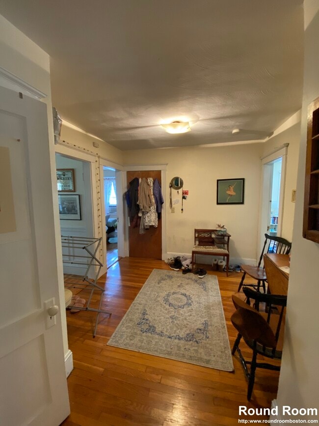24 Claymoss Rd, Unit 1 in Boston, MA - Foto de edificio - Building Photo