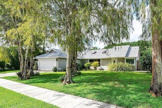 1252 Raintree Ln in Wellington, FL - Foto de edificio - Building Photo