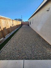 9716 Maple Ter Ln in Shafter, CA - Foto de edificio - Building Photo