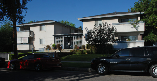 437 Chester Ave in Pasadena, CA - Foto de edificio - Building Photo