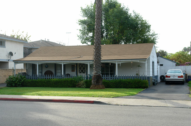 2656 Elden Ave in Costa Mesa, CA - Building Photo - Building Photo