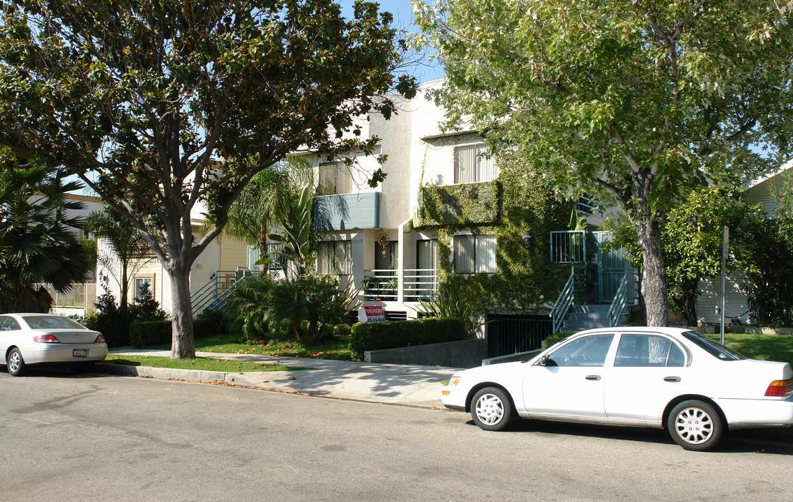 1325 Barrington Way in Glendale, CA - Building Photo