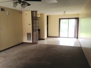 322 Rock Knoll Dr in Greenwood, SC - Building Photo - Building Photo