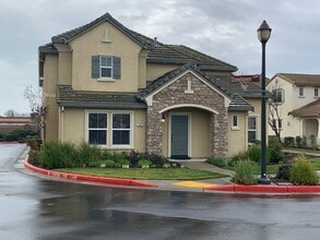 748 Stonehaven Loop in Woodland, CA - Building Photo - Building Photo