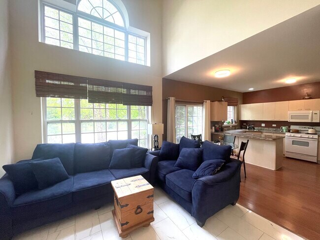 333 N W Pointe Dr in Vernon Hills, IL - Building Photo - Building Photo