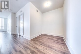 15 Viking Ln in Toronto, ON - Building Photo - Building Photo