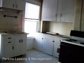 16 Belmont Ave in Waterville, ME - Foto de edificio - Building Photo