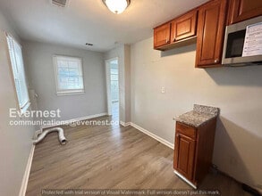 1819 Oakmont Dr NW in Atlanta, GA - Foto de edificio - Building Photo