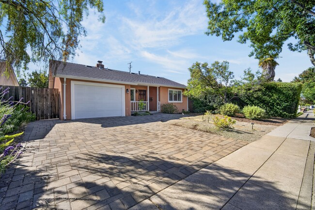 property at 879 S Knickerbocker Dr