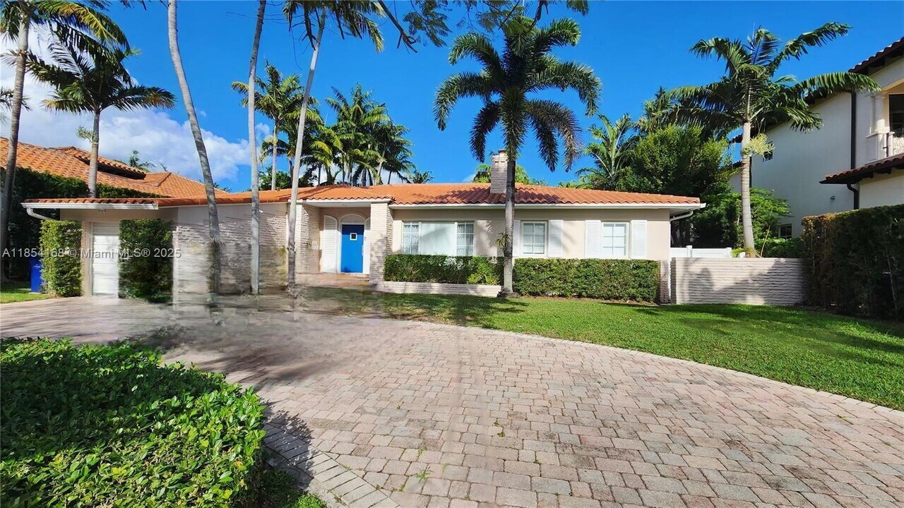 63 Bal Bay Dr in Bal Harbour, FL - Building Photo