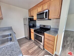 1800 N Alvarado St in Los Angeles, CA - Building Photo - Building Photo