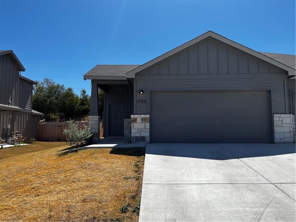 1725 Davidson Rnch Dr in Georgetown, TX - Building Photo