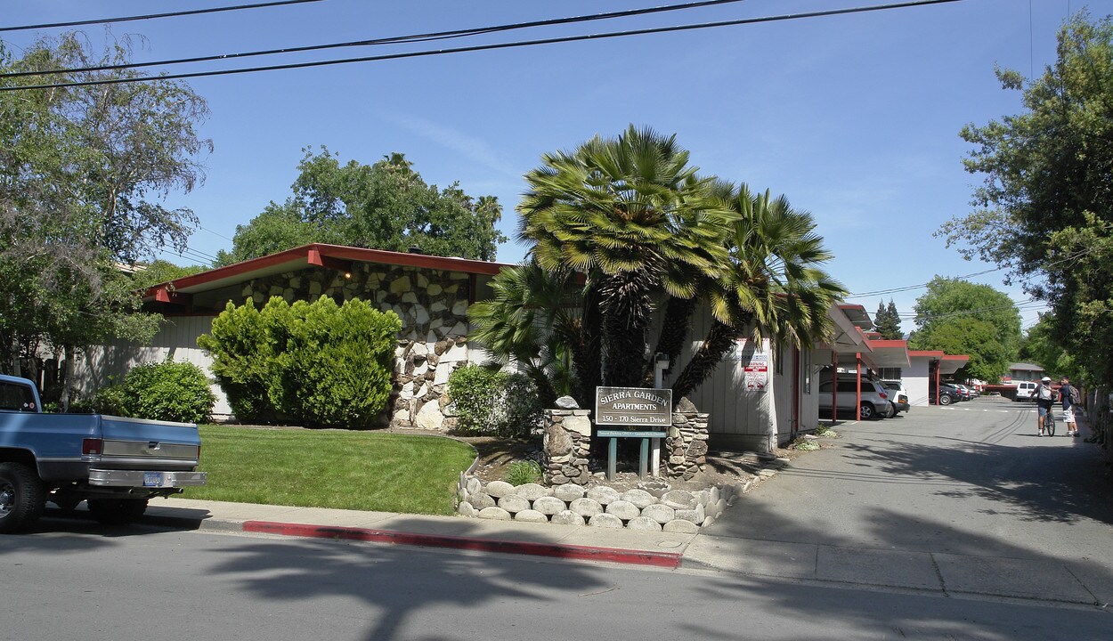 Sierra Garden Apartments in Walnut Creek, CA - Foto de edificio