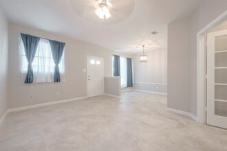 1103 Dulles Ave in Stafford, TX - Foto de edificio - Building Photo