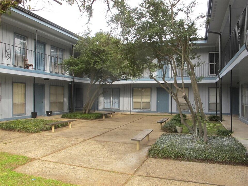 425 S Oak St in Arlington, TX - Building Photo